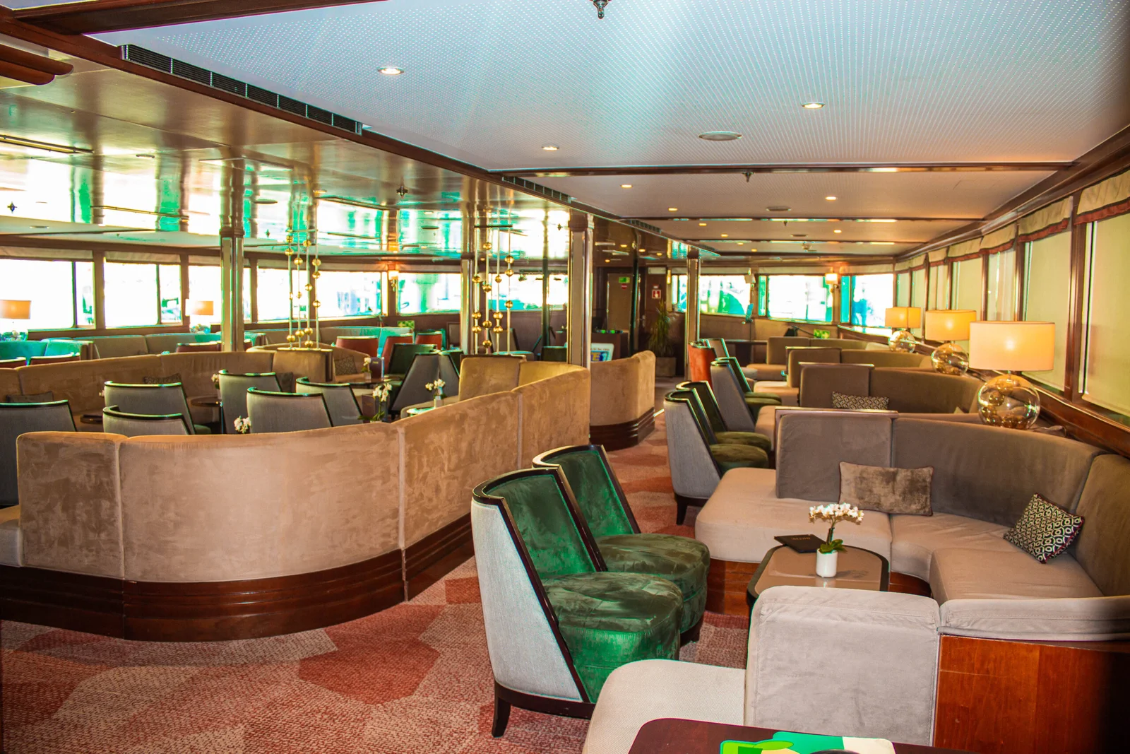 Douro-cruiser-lounge-bar-2-scaled