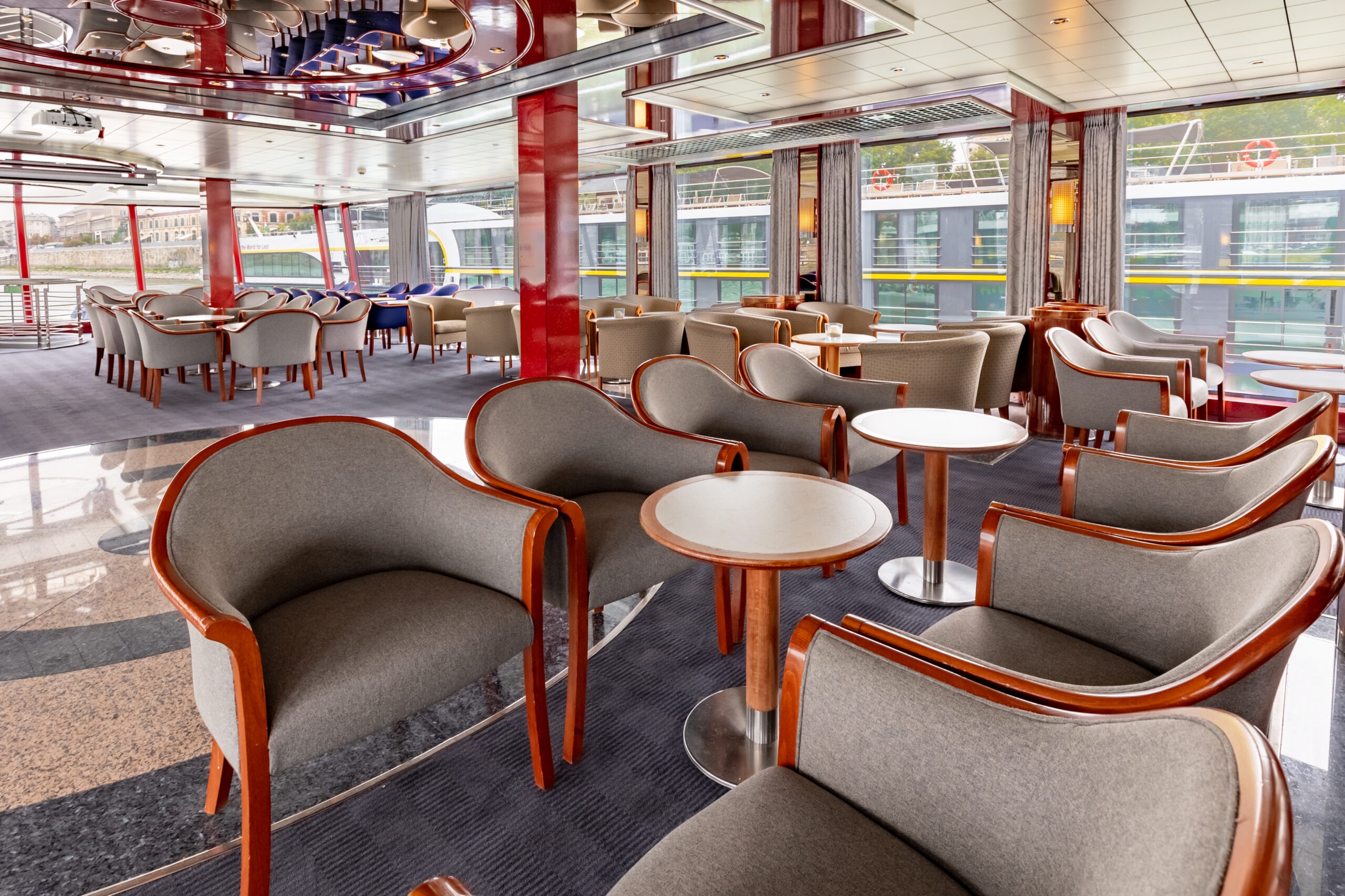 River Sapphire_Lounge (1)